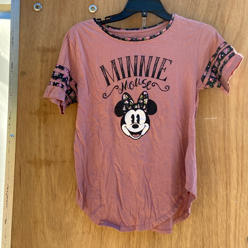 Disney Minnie Mouse pink t shirt women’s Large